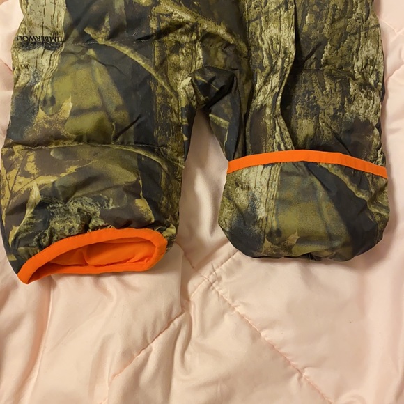 NWOT: 0-3 months Puffer Camo Snowsuit - Picture 4 of 7
